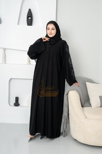 عباية مميزة بتدخيلة دانتيل بلون مميز مميزه وراقيه