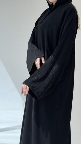 عباية لمسة سوداء