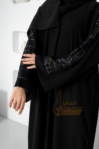 عباية مميزة بتدخيلة دانتيل بلون مميز مميزه وراقيه