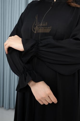 عباية كلوش سحاب ساده بمسكة على الكم راقيه