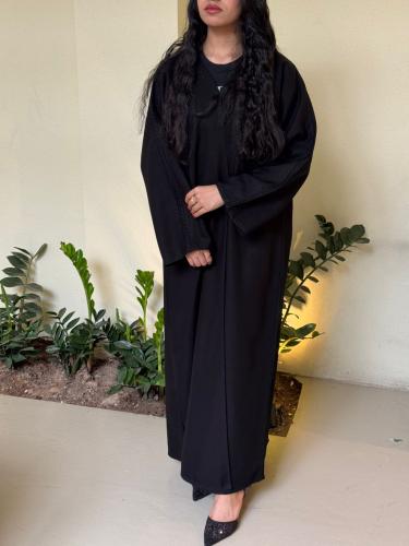 عباية ساده بتدخيلة على الكم