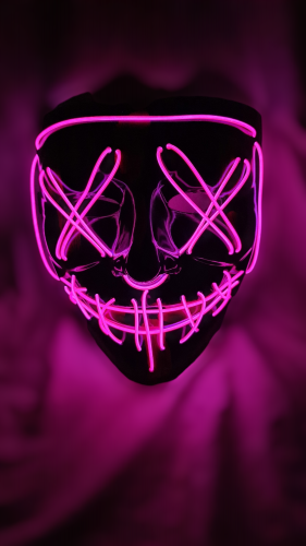 قناع أسود بخيوط حمراء مضئ باللون:البينك