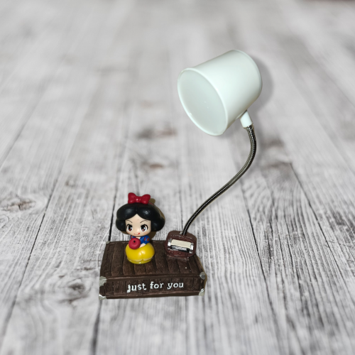 تحفة شخصية(سنووايت)مع إضاءة تشتغل بالبطارية