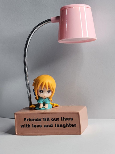 تحفة( إنمي )مع إضاءة تشتغل بالبطارية