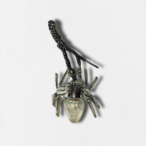 تعليقة(فواحة)للسيارة (شكل :عقرب )اللون:فضي