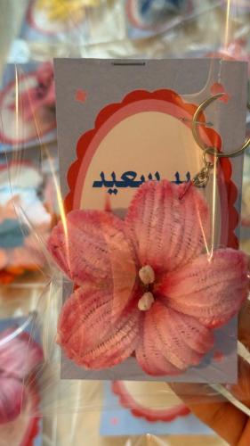 ميداليات الوردة بسلك القطيفة