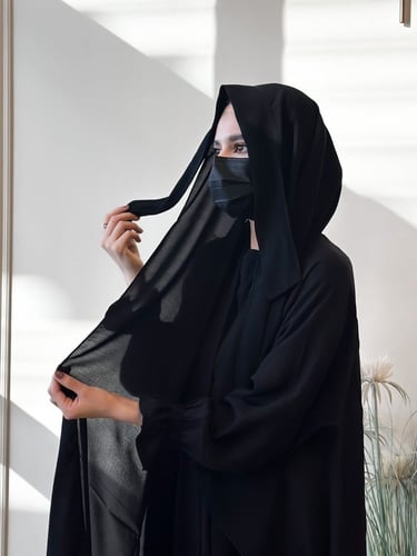 عرض اليوم الوطني نقابين + طرحتين ذكية ثابتة