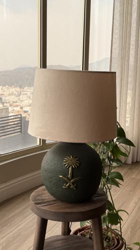 ابجورة فخار بتصميم النخله والسيفين . اليوم الوطني