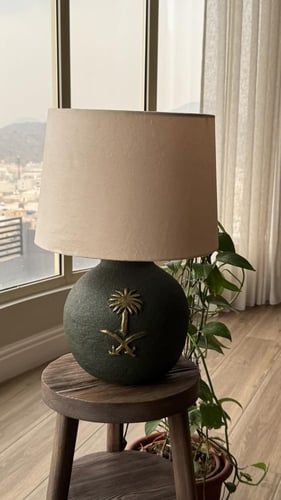 ابجورة فخار بتصميم النخله والسيفين . اليوم الوطني