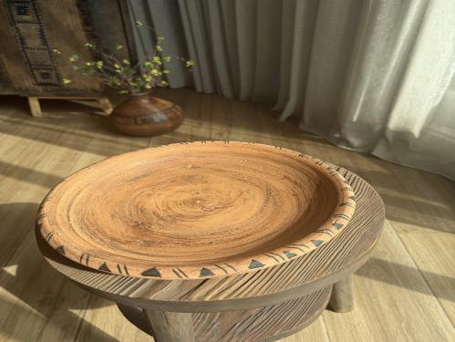 صحن فخار منقوش كبير