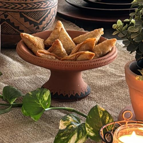 صحن بنقشات من الاسفل