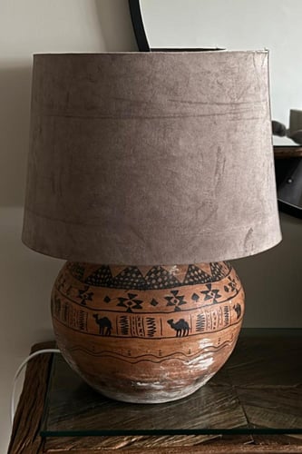 ابجوره عتيقه بغطاء بيج لنن او بني مخمل