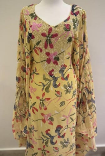 هدية بداخلها قطعة مفصلة