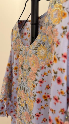 حرير الورد مع طرحه