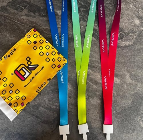 حامل البطاقة حسب الطلب