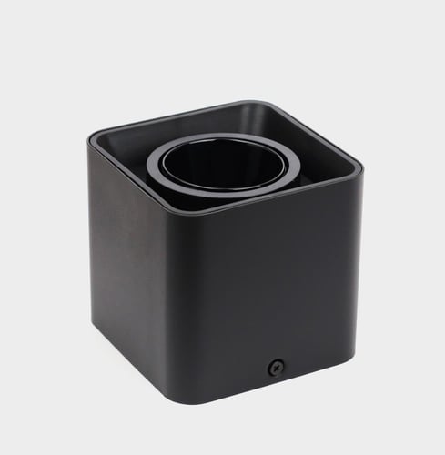 سلندر مكعب جرم أسود مفرد