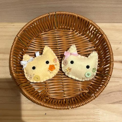 قطط القماش ( تعليقة )