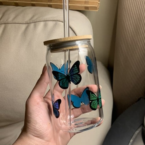 كوب الفراشات