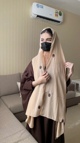 طرحة بيج بتطريز عيون
