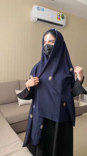طرحة كحلية بتطريز عيون