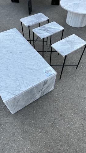 طقم طاوله وسط و ٣ خدمه رخام ايطالي طبيعي