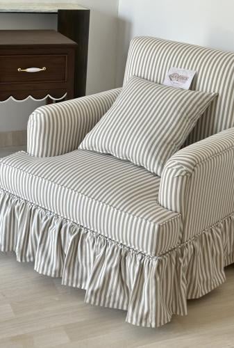 كرسي مفرد من اعمالنا