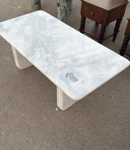 طاوله رخام ابيض