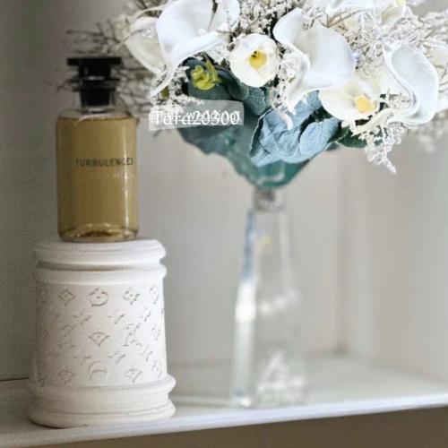 استاند عطر لويس فيتون