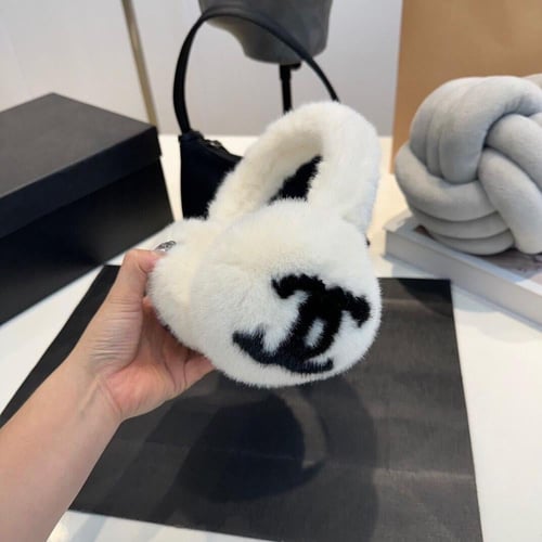 غطاء الاذن من شانيل