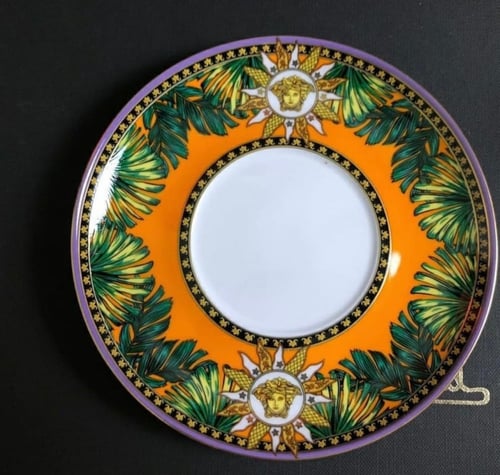 كوب فرزاتشي بشعار الماركه مع صحن