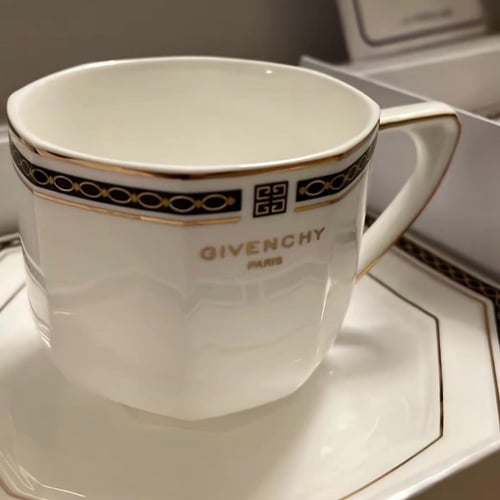 كوب جيفنشي مع صحن