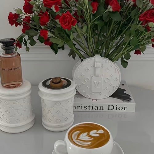 استاند عطر لويس فيتون