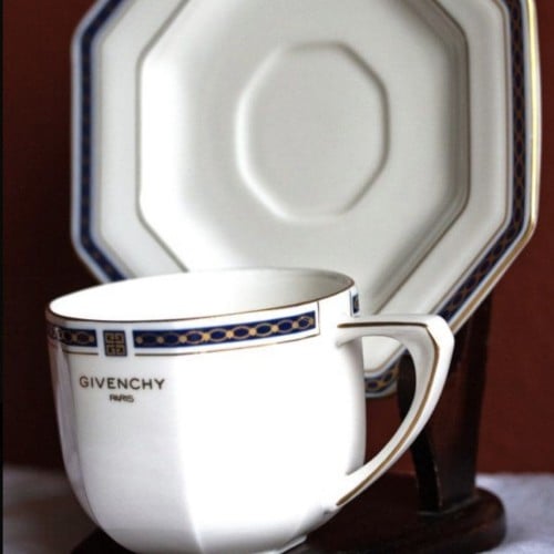 كوب جيفنشي مع صحن