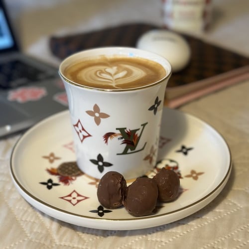 كوب وصحن لويس فيتون