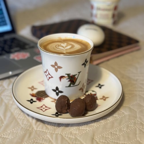 كوب وصحن لويس فيتون