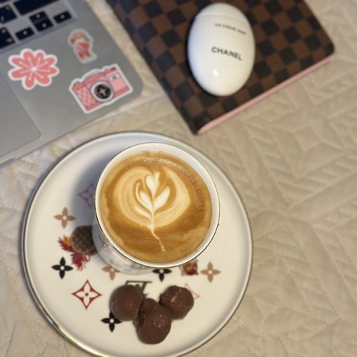 كوب وصحن لويس فيتون