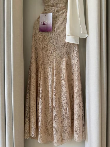 فستان لورين الذهبي