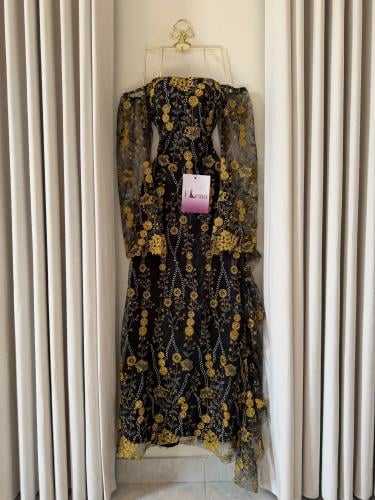 فستان جوليا الذهبي