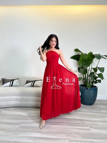 فستان احمر تكسيره بالصدر