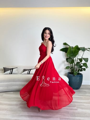 فستان احمر تكسيره بالصدر