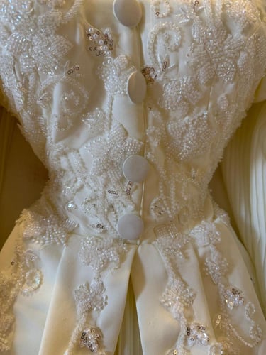 فستان الورا