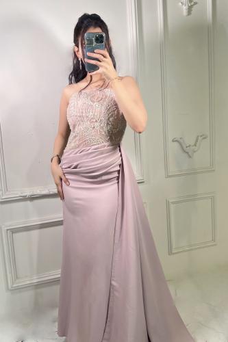 فستان وردي مطرّز بتطريز فاخر ولؤلؤ 140