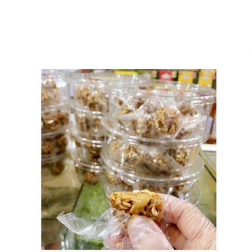 تمرية مكسرات بالطحينة