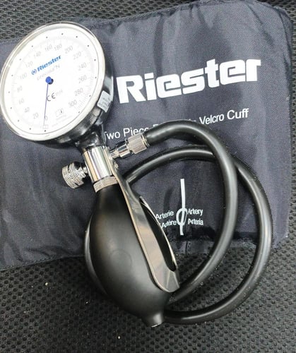 جهاز قياس الضغط الهوائي ريستر 1360 RIESTER