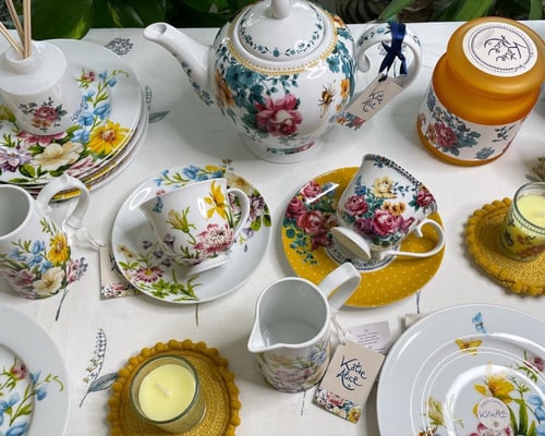 كوب بوهيمي مع صحنه