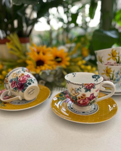 كوب بوهيمي مع صحنه