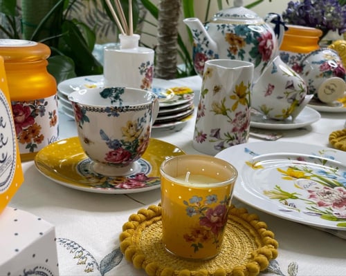 كوب بوهيمي مع صحنه