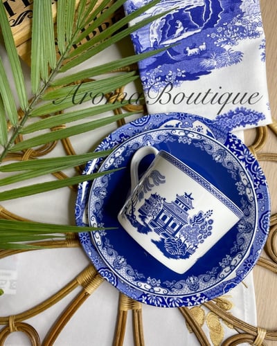 الكوب الأزرق برسومات آسيوية