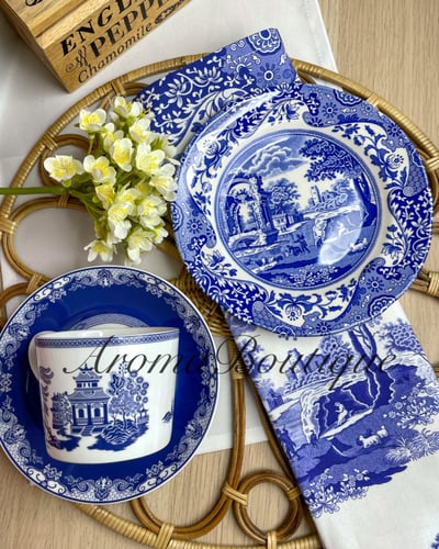 الكوب الأزرق برسومات آسيوية