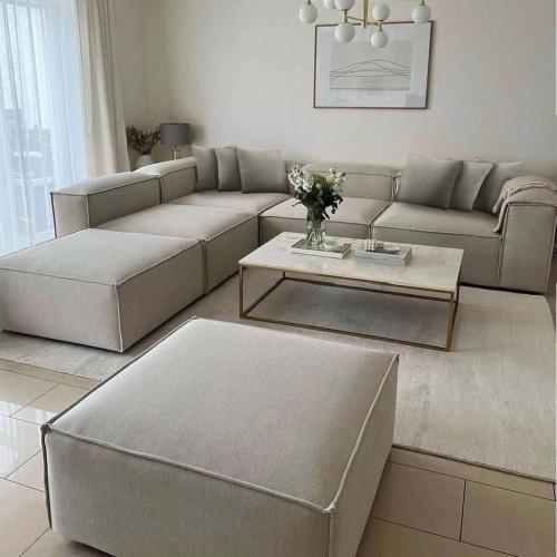 كنبة ركنة و بوف خشب زان أحمر و قماش كتان - بيج غام...